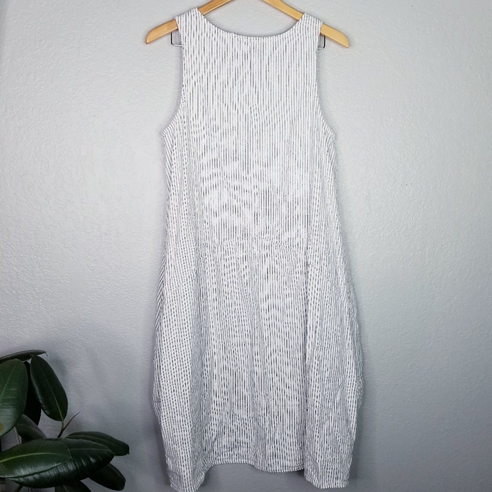 Tulip Striped Sleeveless Midi Dress - Picture 6 of 10